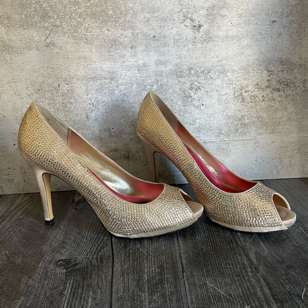 RSVP Gold Heels - size 10